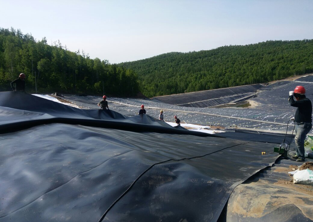 土工合成材料的強度和使用壽命可達100年